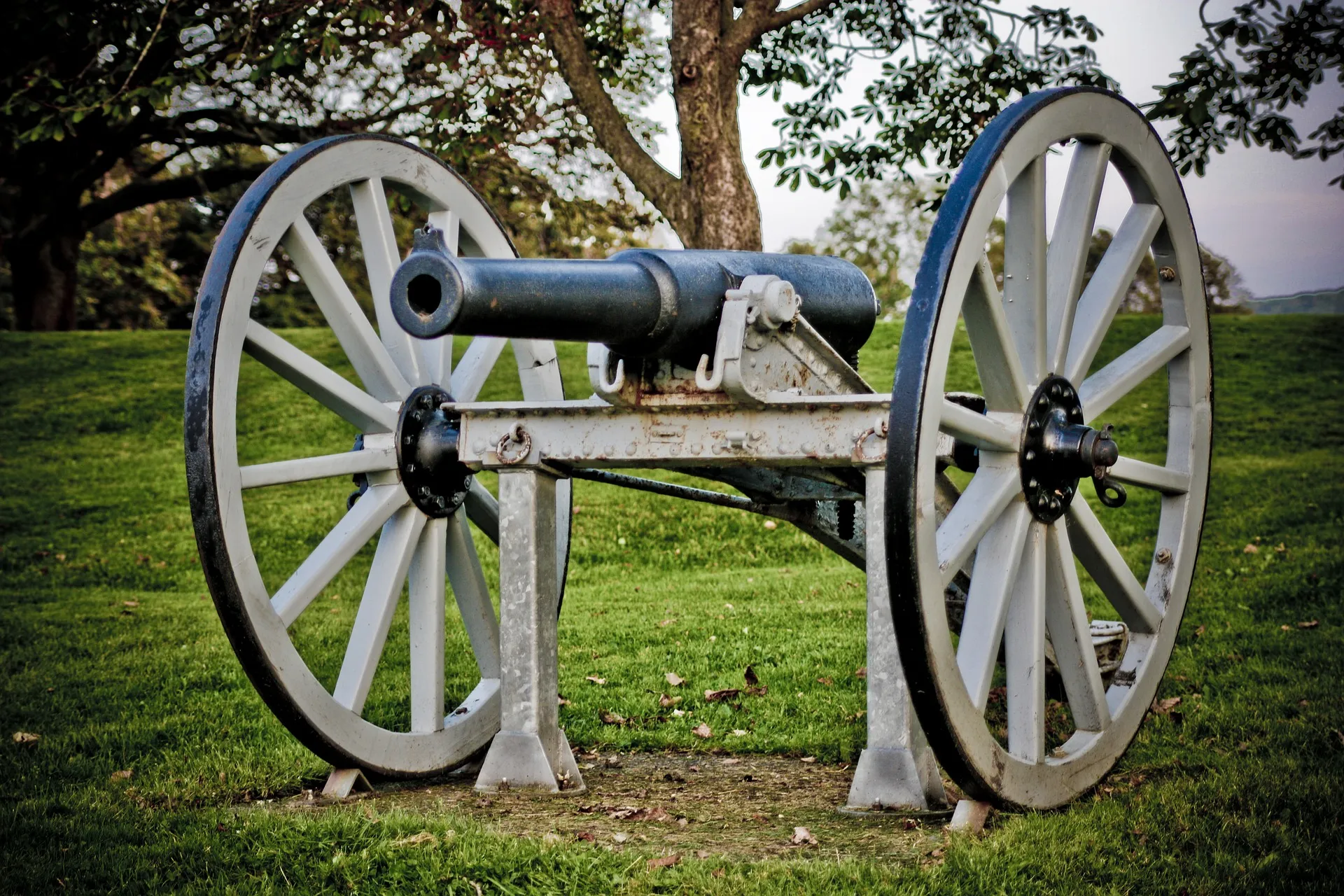 A cannon with 2 wheels can represent the digits 010